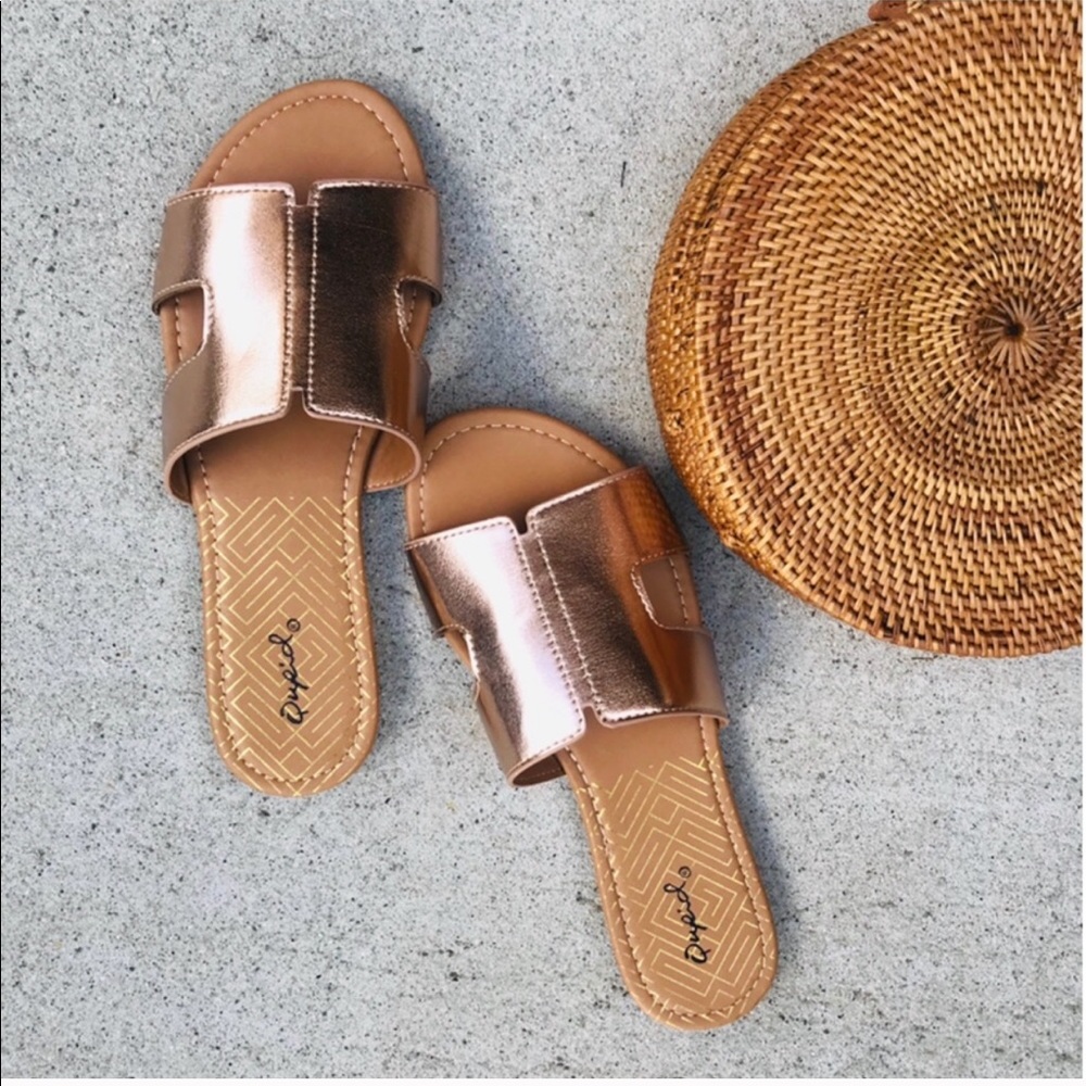 Vegan leather slides, sandals, flats! 🧡❤️ - Picture 4 of 5